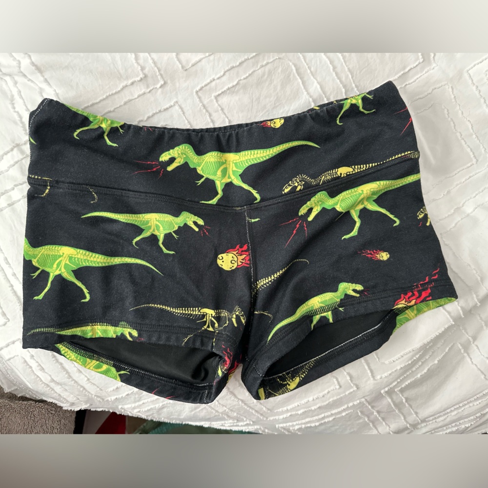 Fleo OG Shorts
Dinosaur